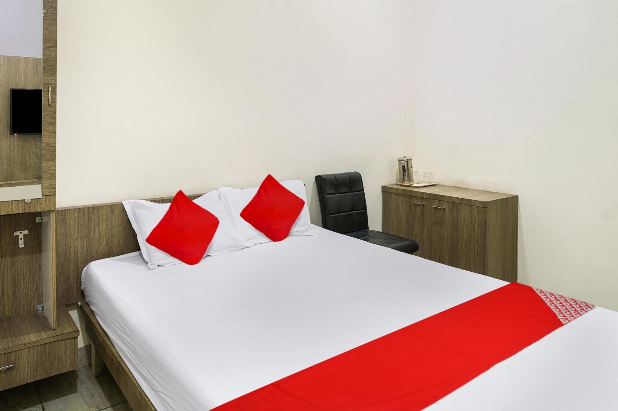 Hotel Oyo Flagship Pawan Park Vellore Esterno foto